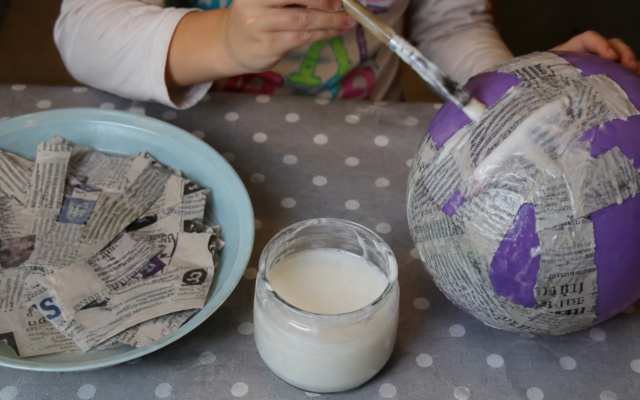 Colle à papier mâché
