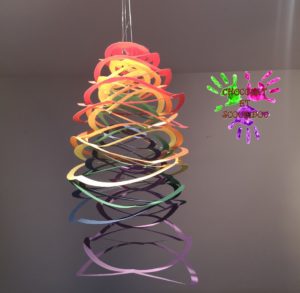 Dentelle de papier - Mobile arc en ciel