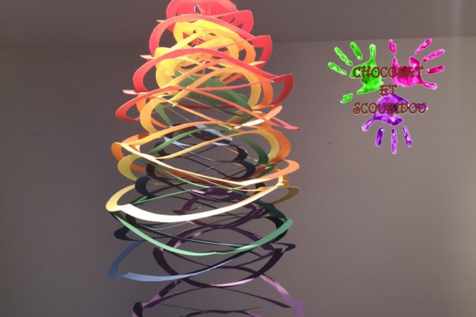 Dentelle de papier - Mobile arc en ciel