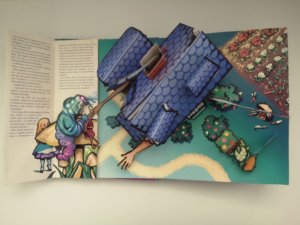 Grands livres classiques pop-up - Alice au pays des Merveilles - extrait Grands livres classiques pop-up - Alice au pays des Merveilles - extrait