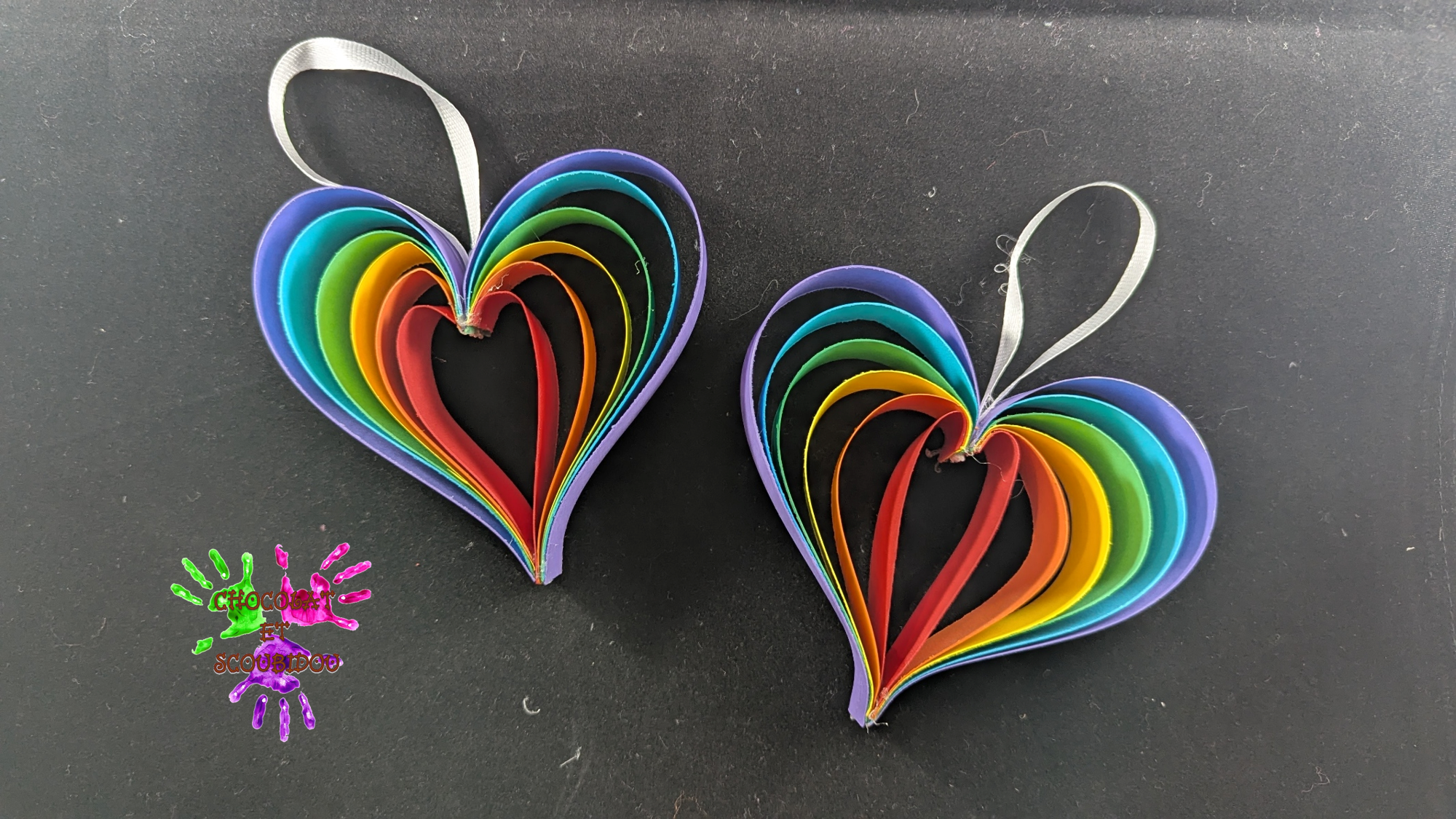 Coeurs multicolores en papier