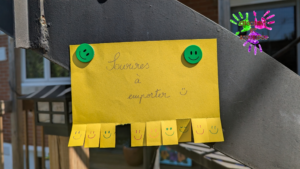 Sourires à emporter : un petit bricolage plein de bonne humeur