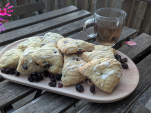 Scones aux canneberges et glaçage à l’orange